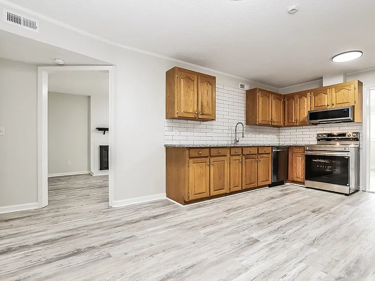 5401 Bayberry Ln — Photo 2