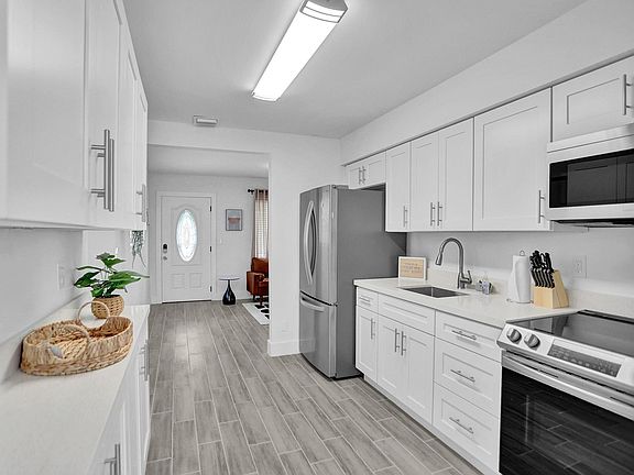 4th image of 348 NW 45th St