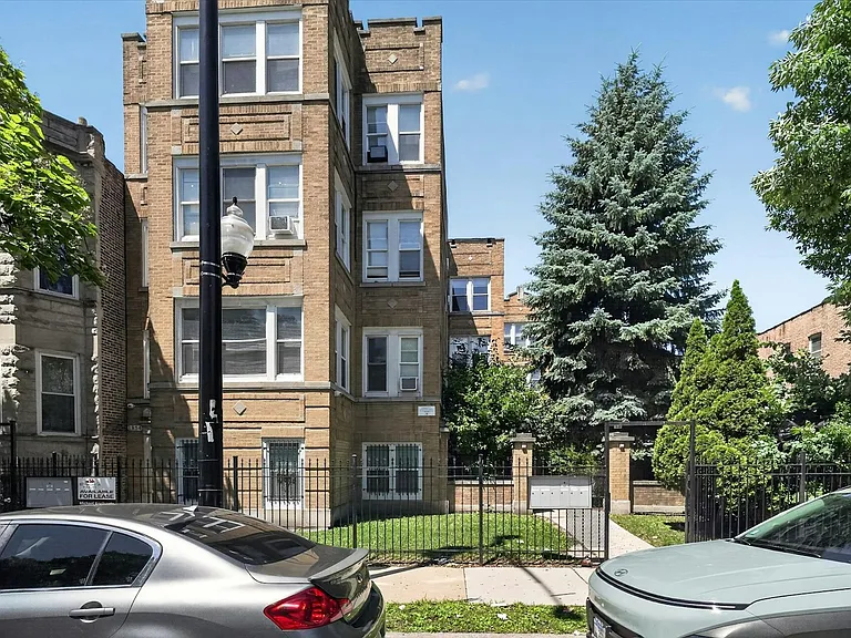1854 S Central Park Ave #1852-2E — Photo 2