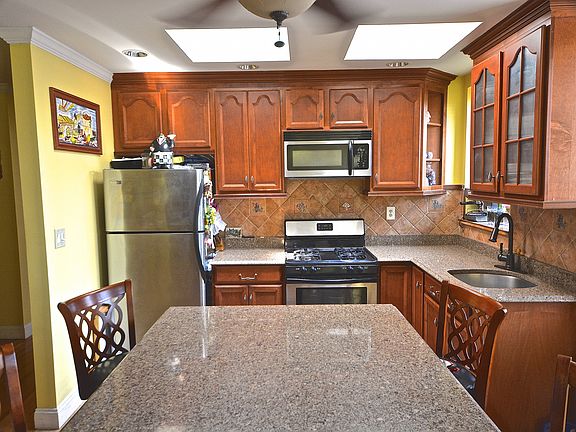 4th image of 571 Academy St APT 5H
