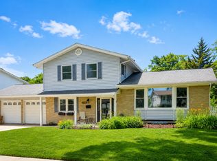 1320 E Sanborn Dr, Palatine, IL 60074