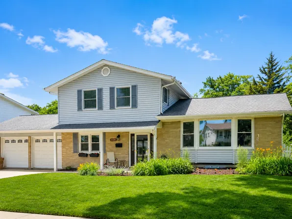 1320 E Sanborn Dr, Palatine, IL 60074