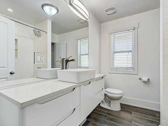 4th image of 5649 N Central Park Ave