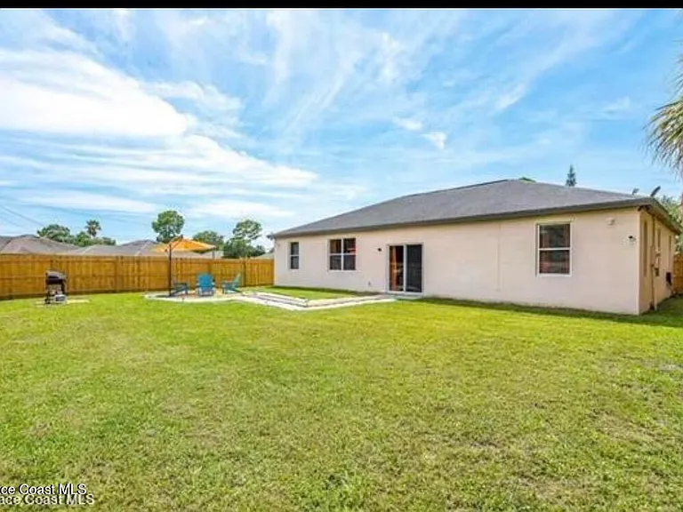 463 Eldron Blvd NE — Photo 23