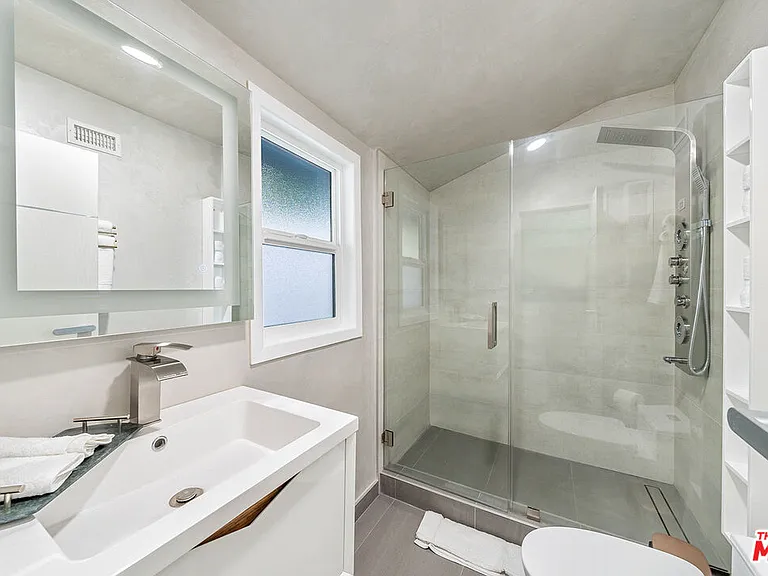5010 Fulton Ave — Photo 28