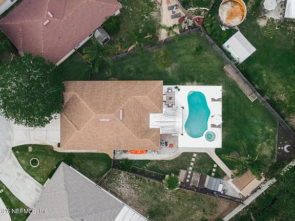 5th image of 511 Chancellor Dr E