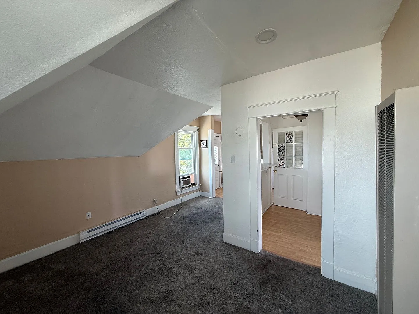 1102 Edith Blvd SE — Photo 4