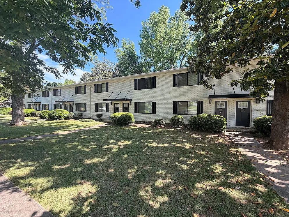 2 bed, 1.5 bath, 1100 sqft, $1,470 — Photo 2