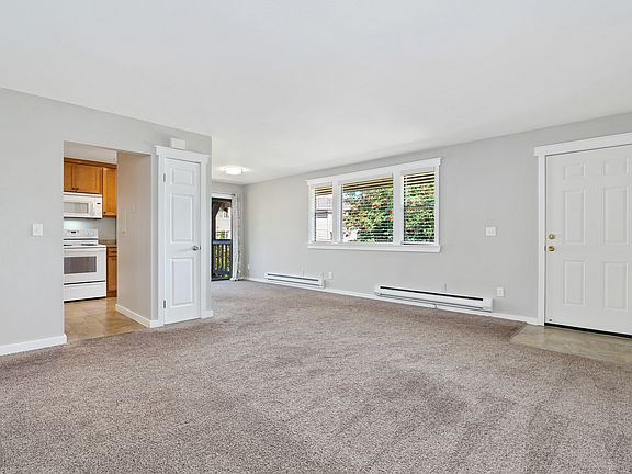 3rd image of 418 Stow Ave S #2