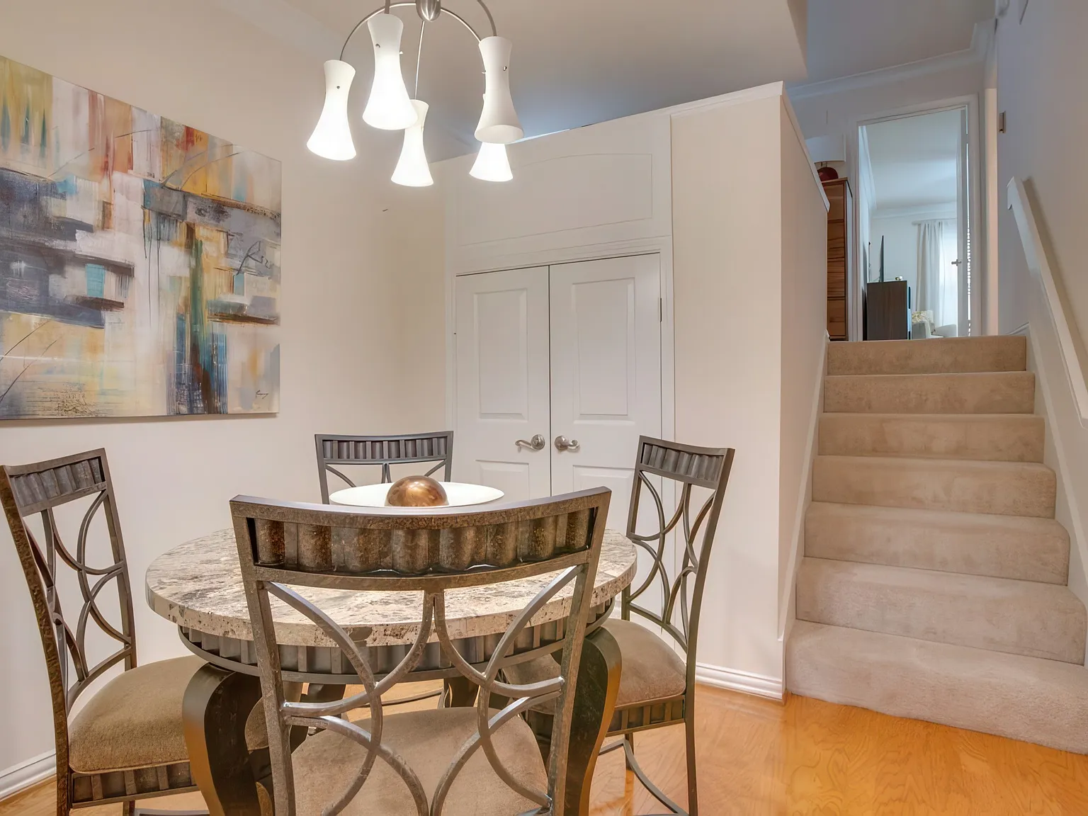 1 bed, 956 sqft, $2,150 — Photo 3