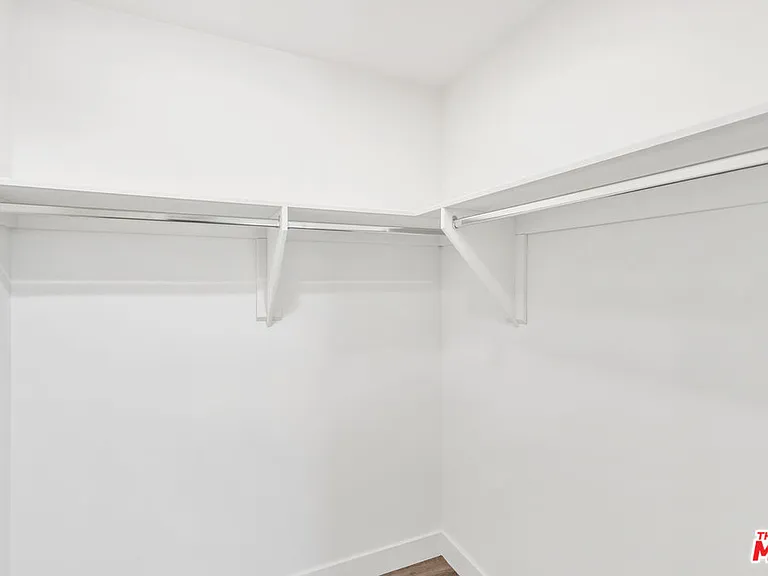 6144 Whitsett Ave #302 — Photo 21