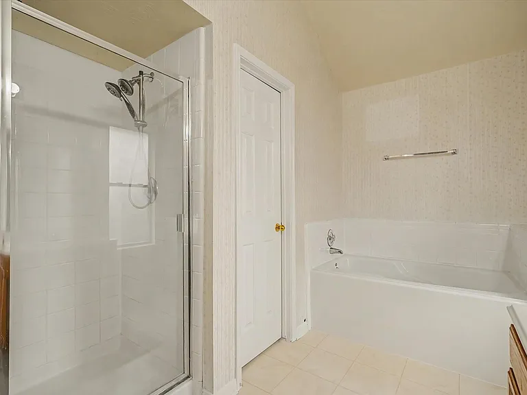 10840 Sycamore Dr N — Photo 33