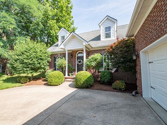 3rd image of 3205 Darlington Cir