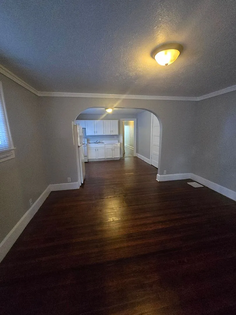 Spacious 2-Bedroom Home Near Sherman Drive & Downtown Indianapolis — Photo 4