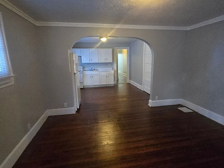35 N Bradley Ave — Photo 4