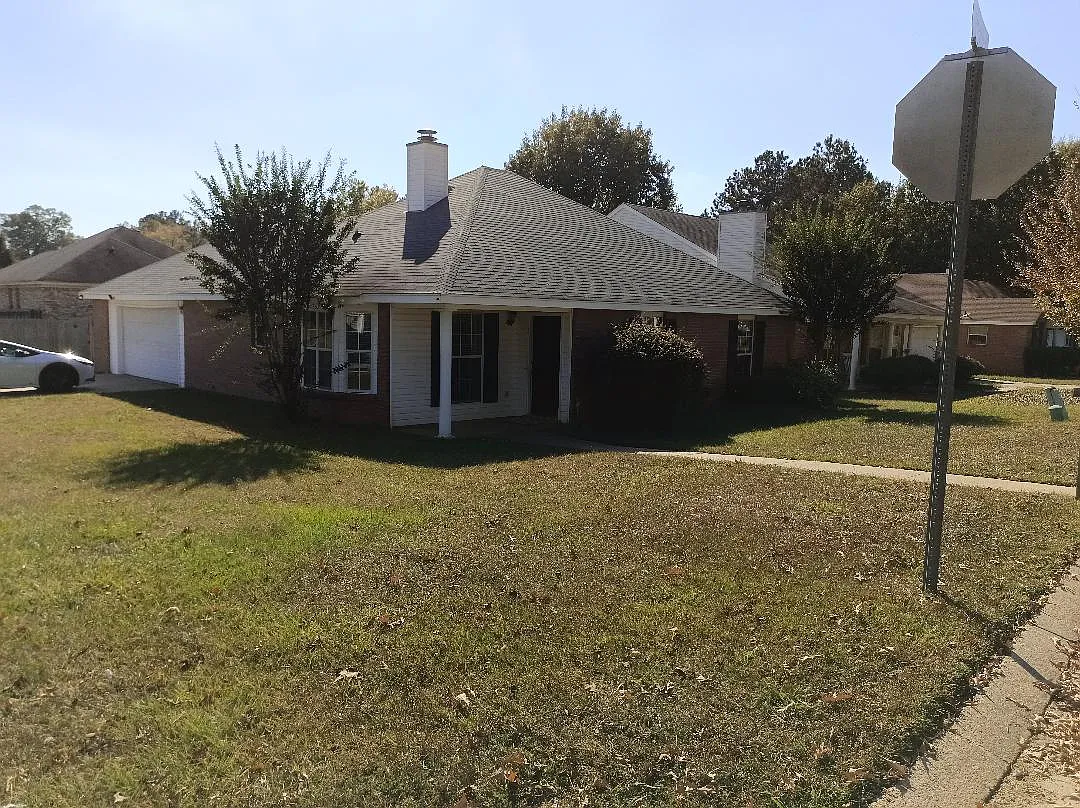 3 bed, 1397 sqft, $1,800 — Photo 2
