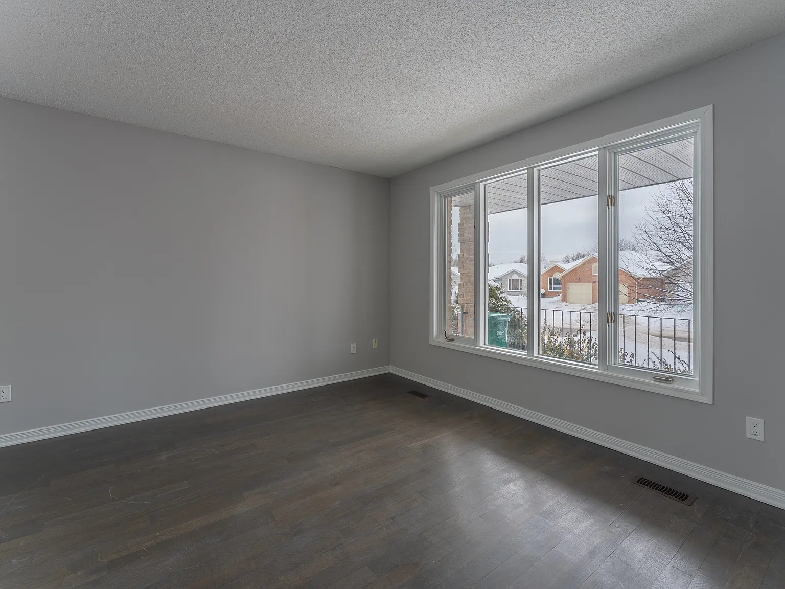 312 Waterloo Drive Kingston — Photo 3