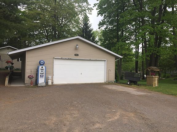 3rd image of 121 E Lakeshore Dr