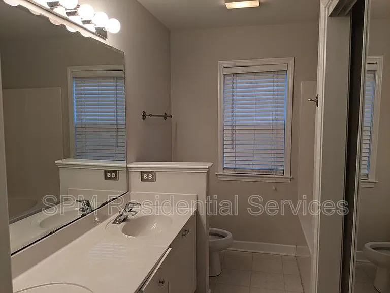 514 Foxwood Ln — Photo 17