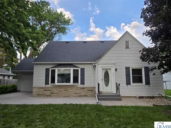 723 S 4th St, Le Sueur, MN 56058