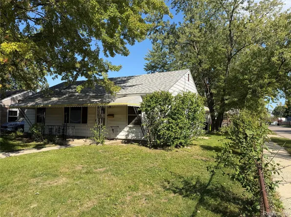 26700 Grandmont St, Roseville, MI 48066