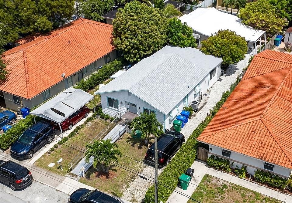 1st image of 3085 & 3083 SW 17th St