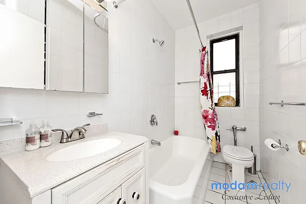 Sold by Moda Realty | media 44