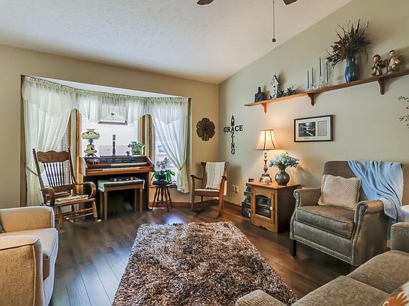 2nd image of 2841 Bridgeside Dr SE