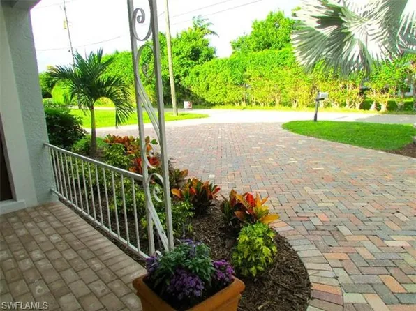 27240 Williams Rd, Bonita Springs, FL 34135