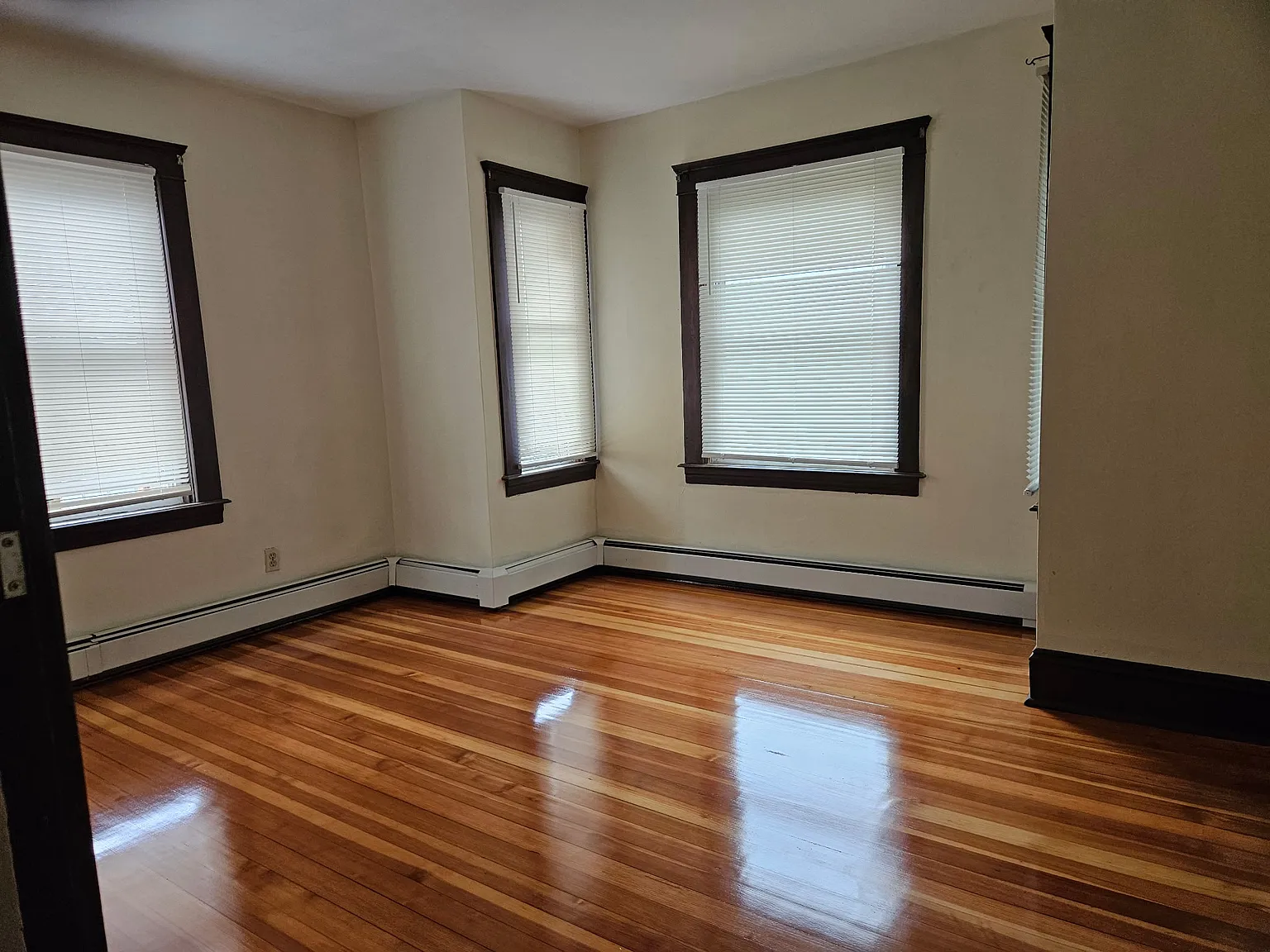 2 bed, 1100 sqft, $1,800 — Photo 2