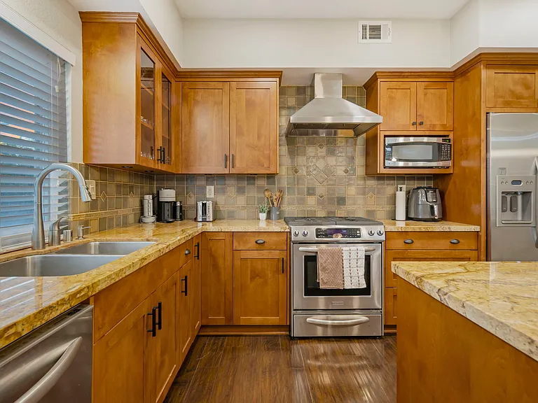 13103 Ireland Ln — Photo 17