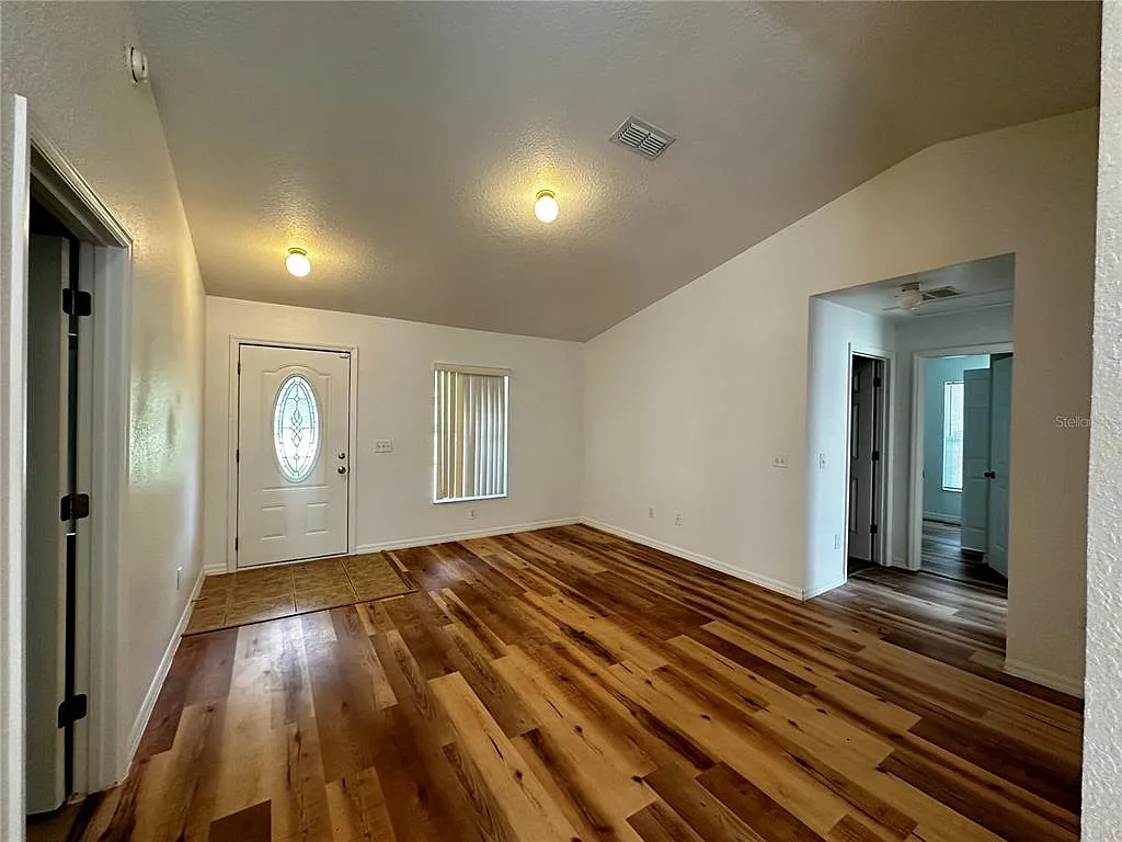 3 bed, 2.0 bath, 1161 sqft, $1,545 — Photo 2