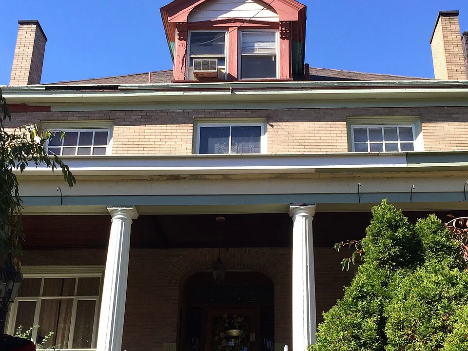 310 Roup Ave #4