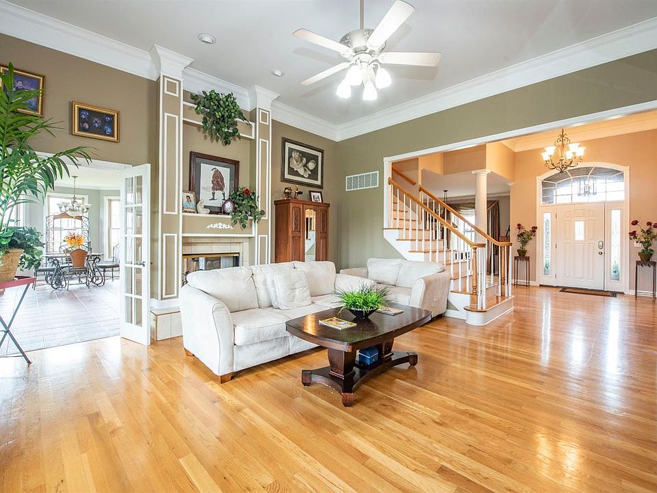 1st image of 128 Waterford Cir