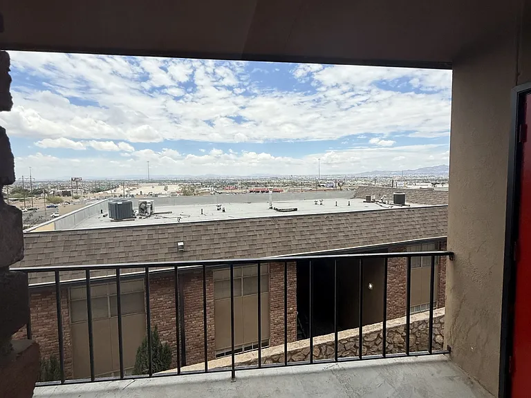 The Citadel Apartments — Photo 33