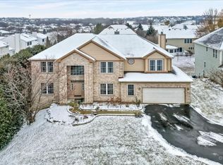 8 Valhalla Ct, Lake In The Hills, IL 60156