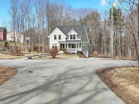 3rd image of 425 Pleasant Street
