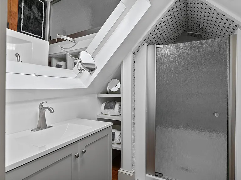 358 Broadway St #4 — Photo 21