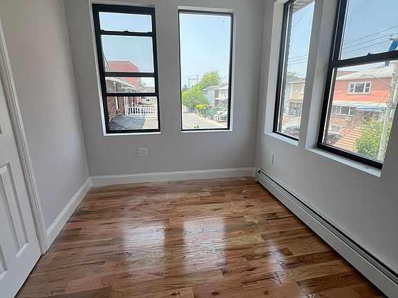 3rd image of 2215 Collier Ave #3