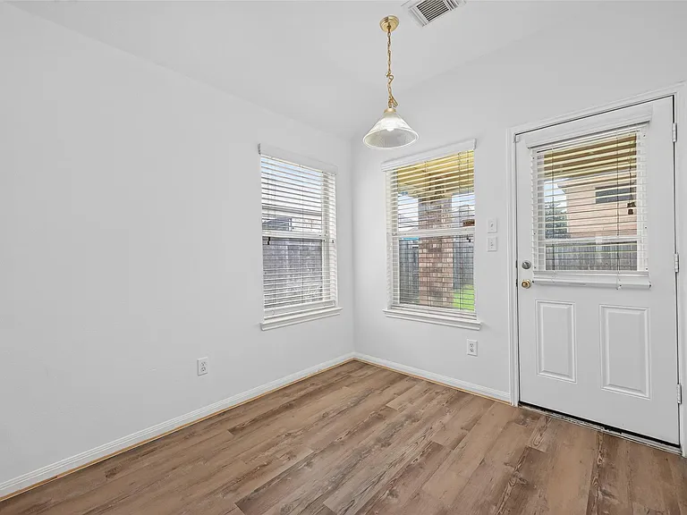 7218 Fox Hall Ln — Photo 6
