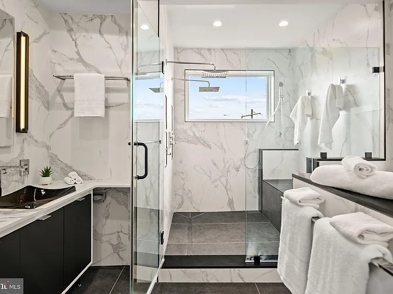 2403 Grays Ferry Ave — Photo 25