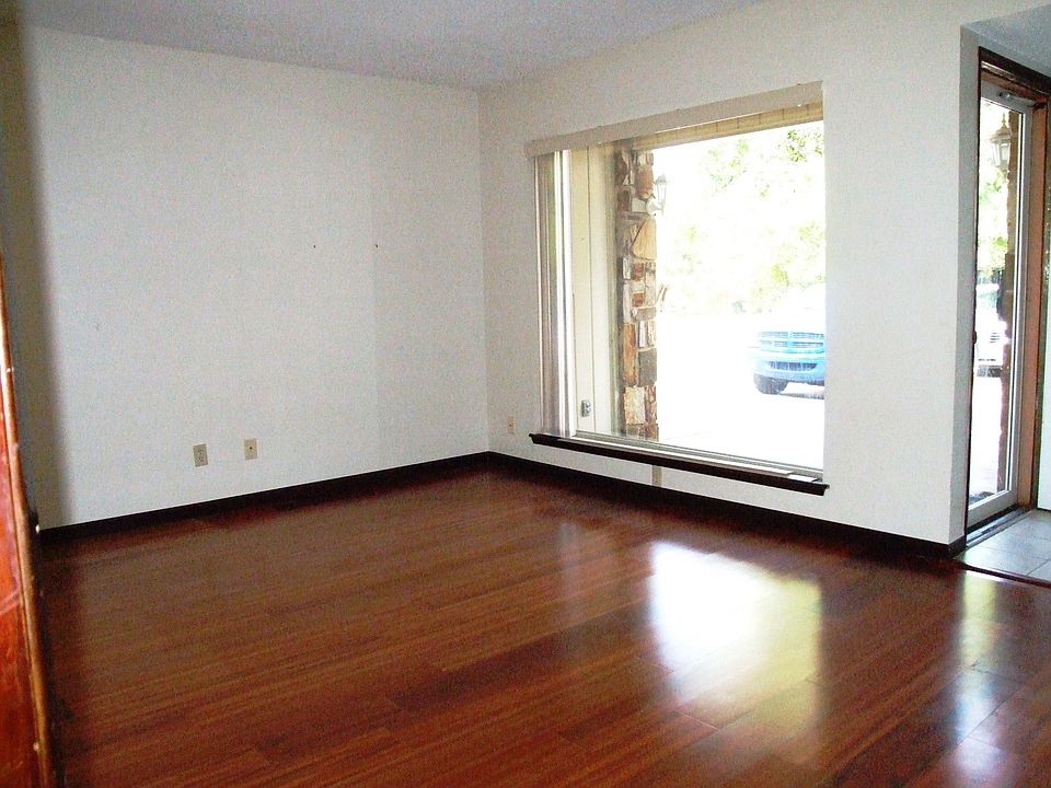 1st image of 1005 Winnipeg Dr