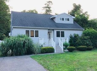 1722 N Thompson Dr, Bay Shore, NY 11706