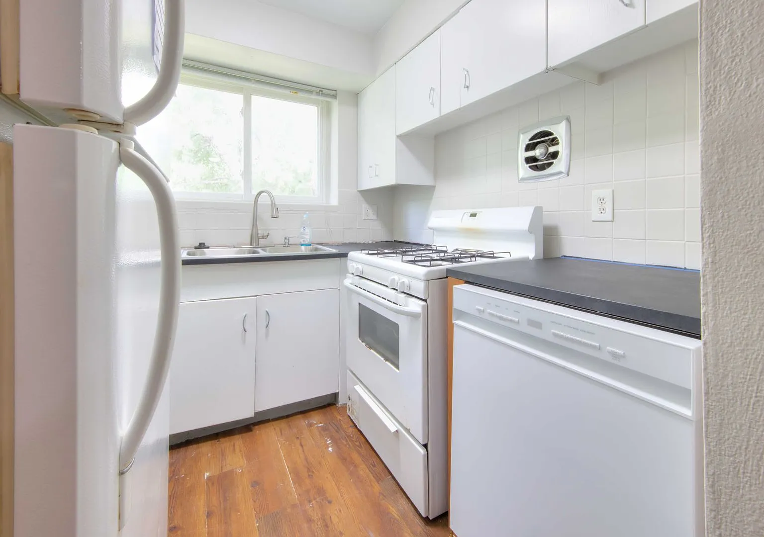 3508-10 Russell Boulevard — Photo 4