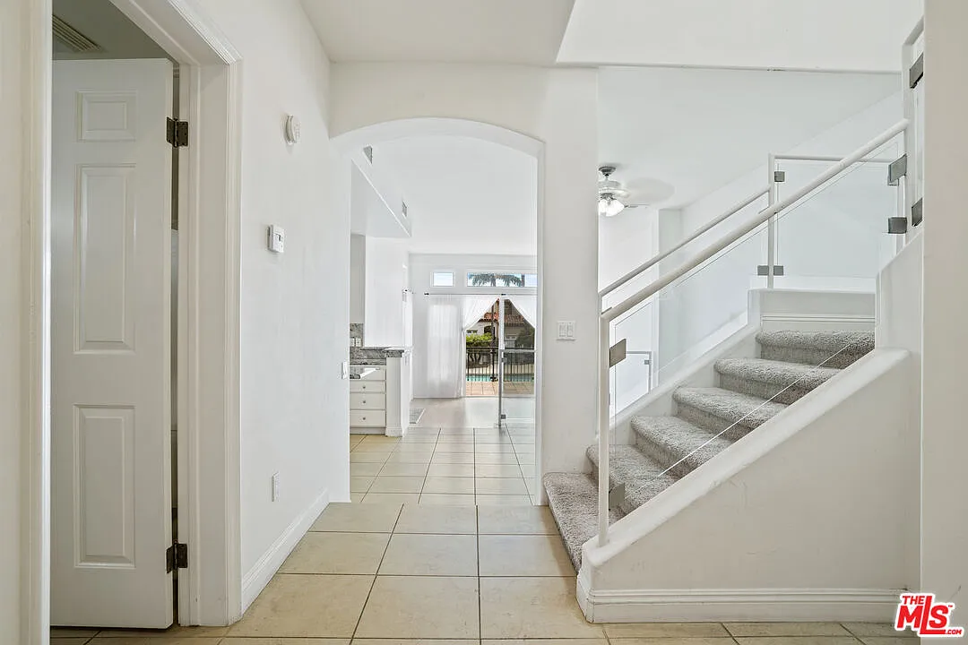 3 bed, 3.0 bath, 2064 sqft, $7,000 — Photo 3