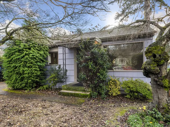 8720 NE Eugene St, Portland, OR 97220