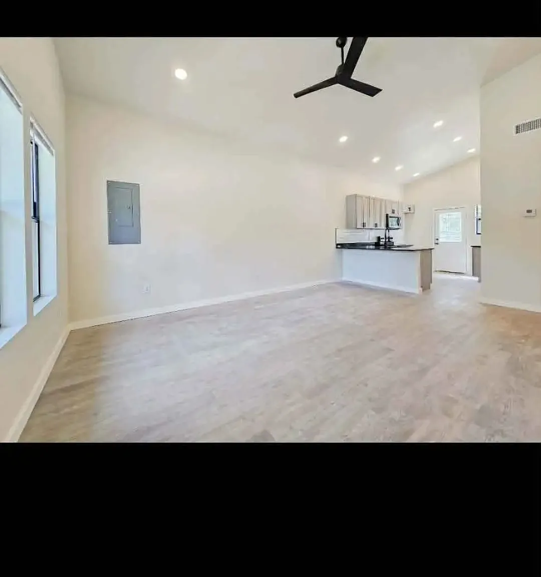 3 bed, 1074 sqft, $1,495 — Photo 2