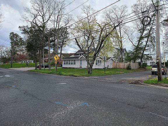 2nd image of 303 W Lakeshore Dr