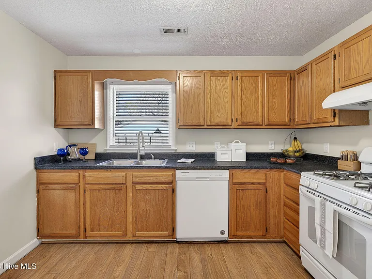 5201 Lord Tennyson Dr — Photo 17