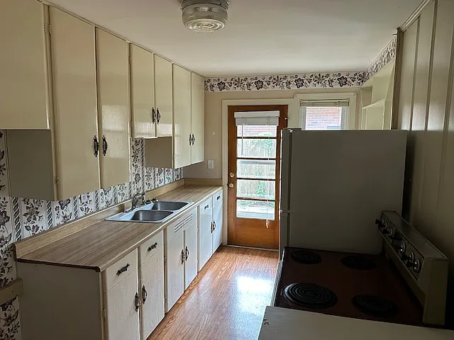 925 Potter Ln — Photo 4